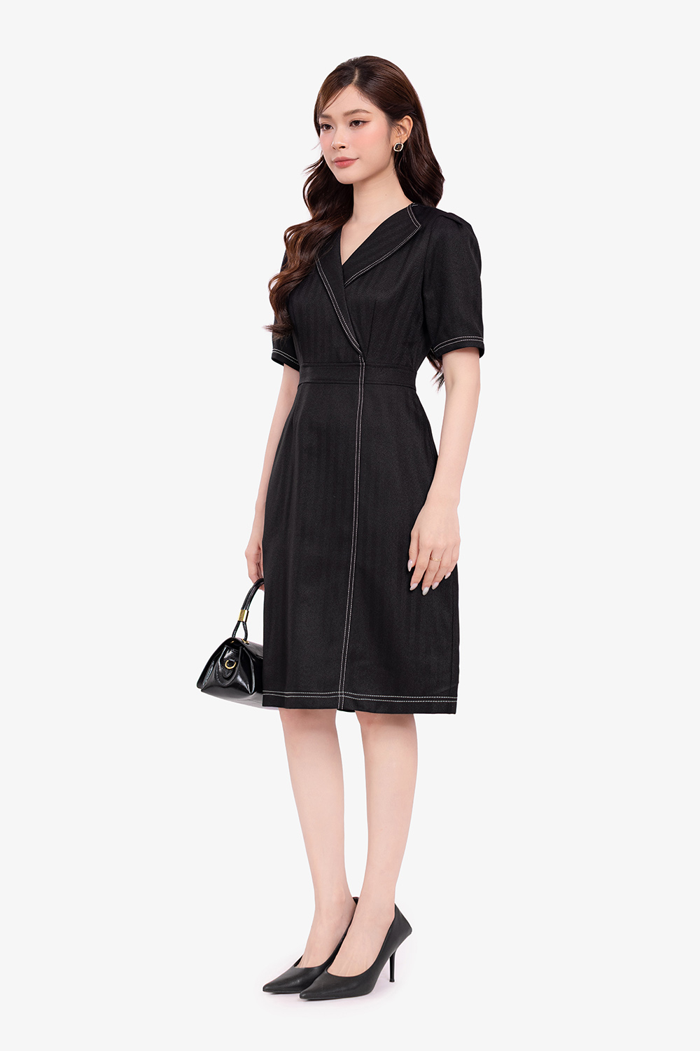 Đầm đen công sở cổ vest dáng ôm nhẹ