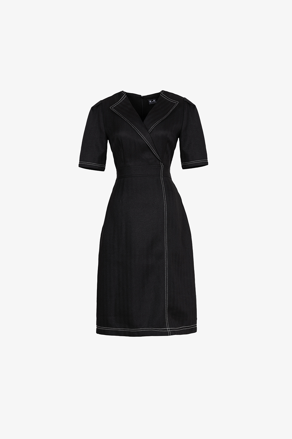 Đầm đen công sở cổ vest dáng ôm nhẹ