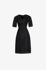 Đầm đen công sở cổ vest dáng ôm nhẹ