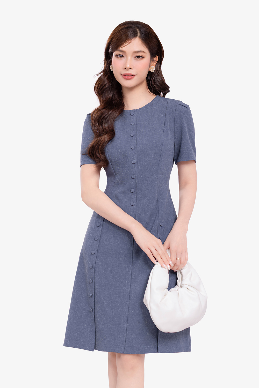 Đầm công sở chữ A đính nút