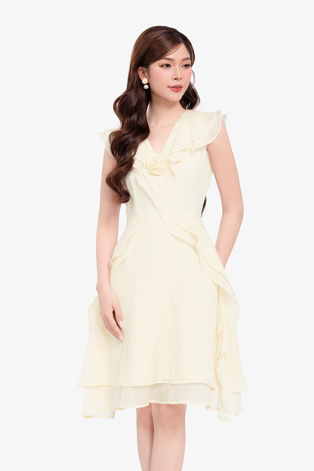 Đầm tơ nhún ánh cổ V phối bèo xếp tầng
