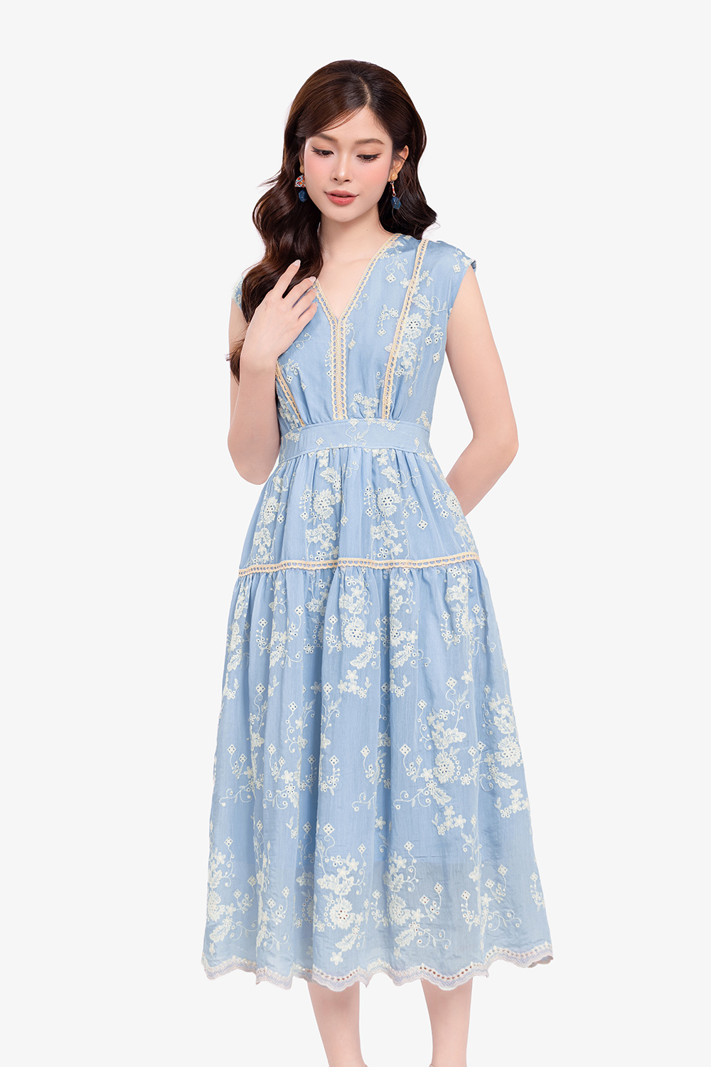 Đầm xòe xô thêu dáng dài viền đăng ten
