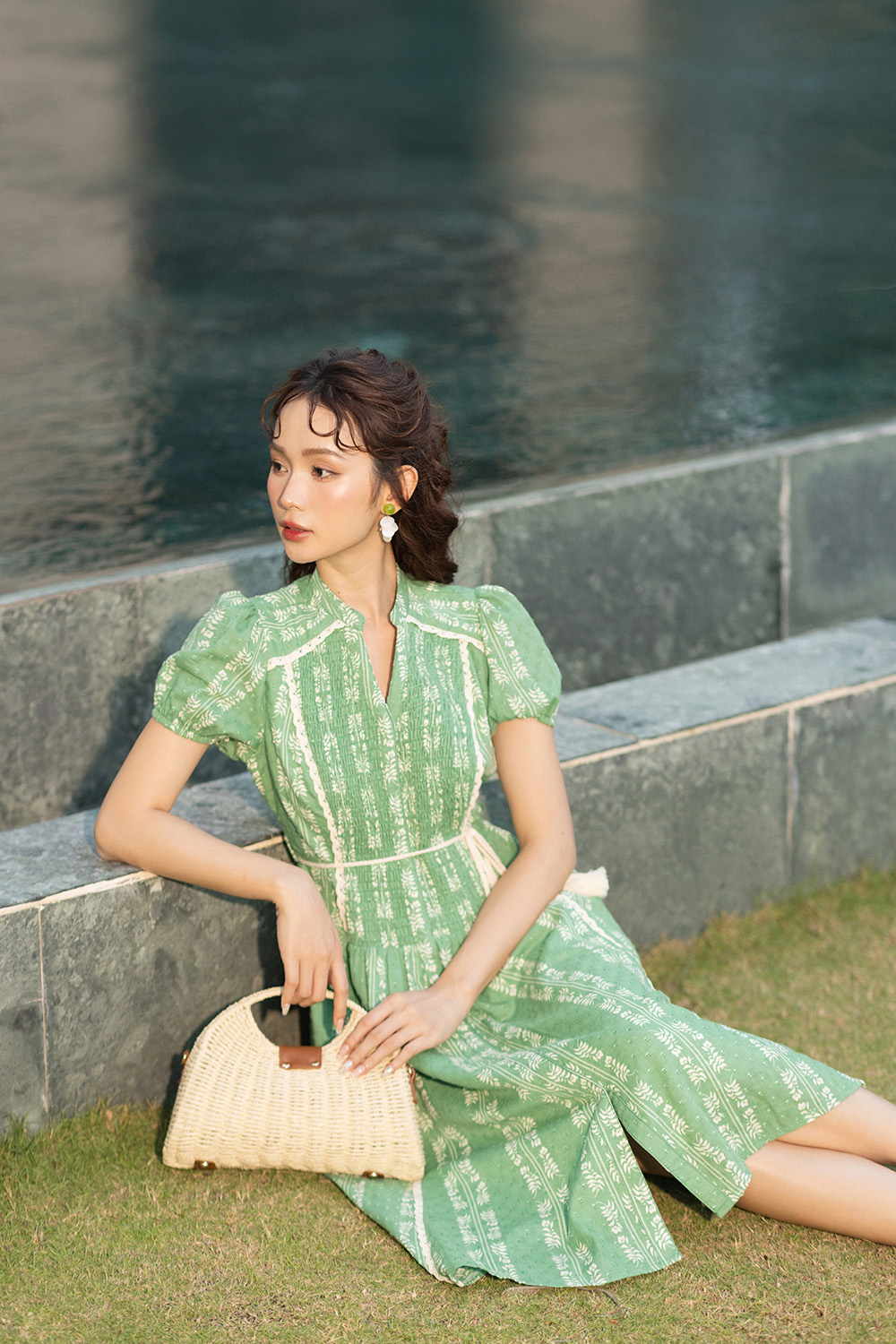 Đầm họa tiết dáng xòe rút chỉ kèm dây eo