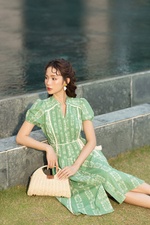 Đầm họa tiết dáng xòe rút chỉ kèm dây eo