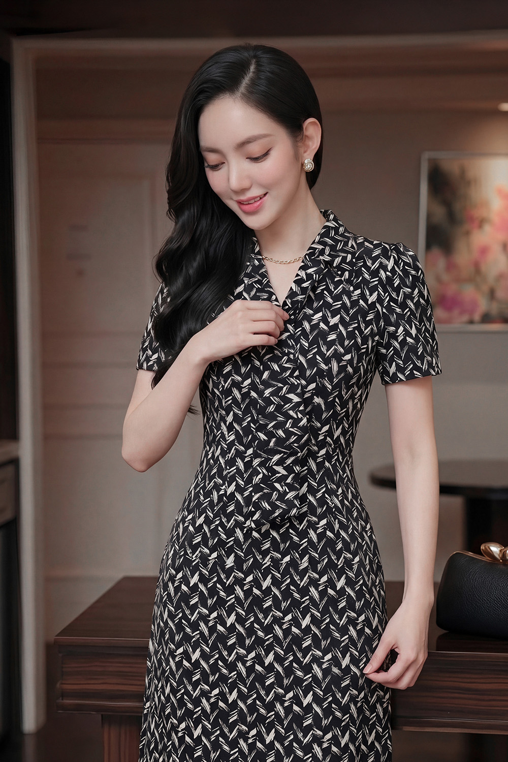 Đầm công sở họa tiết trắng đen cổ sơ mi