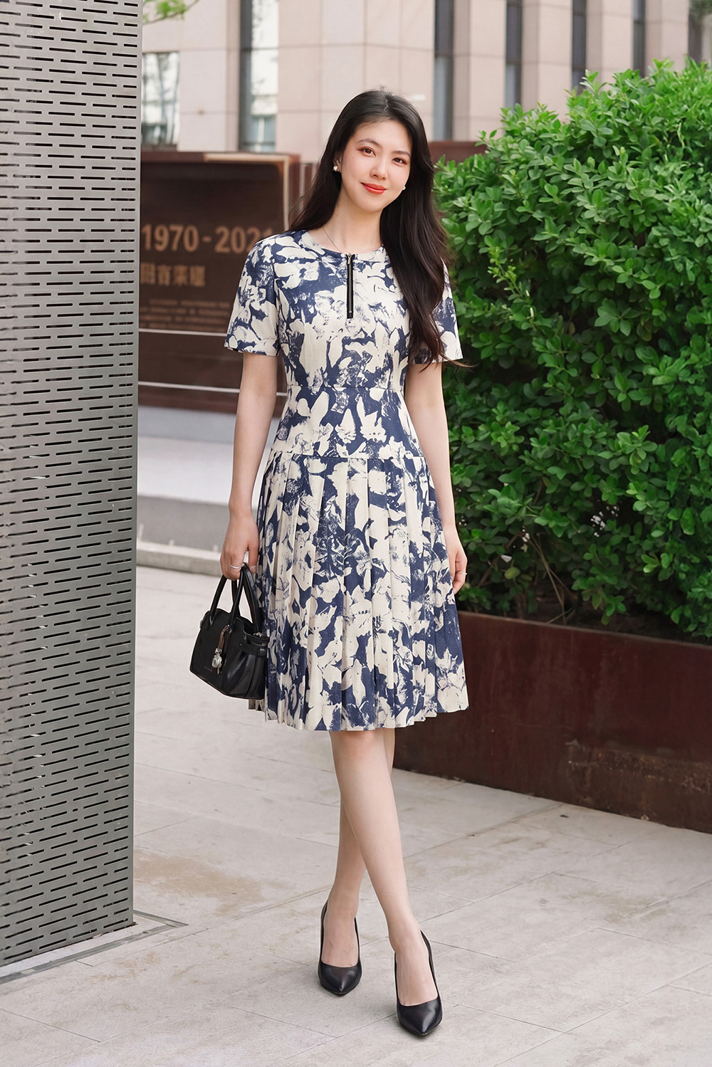 Đầm hoa dáng xòe xếp ly phối khóa kéo