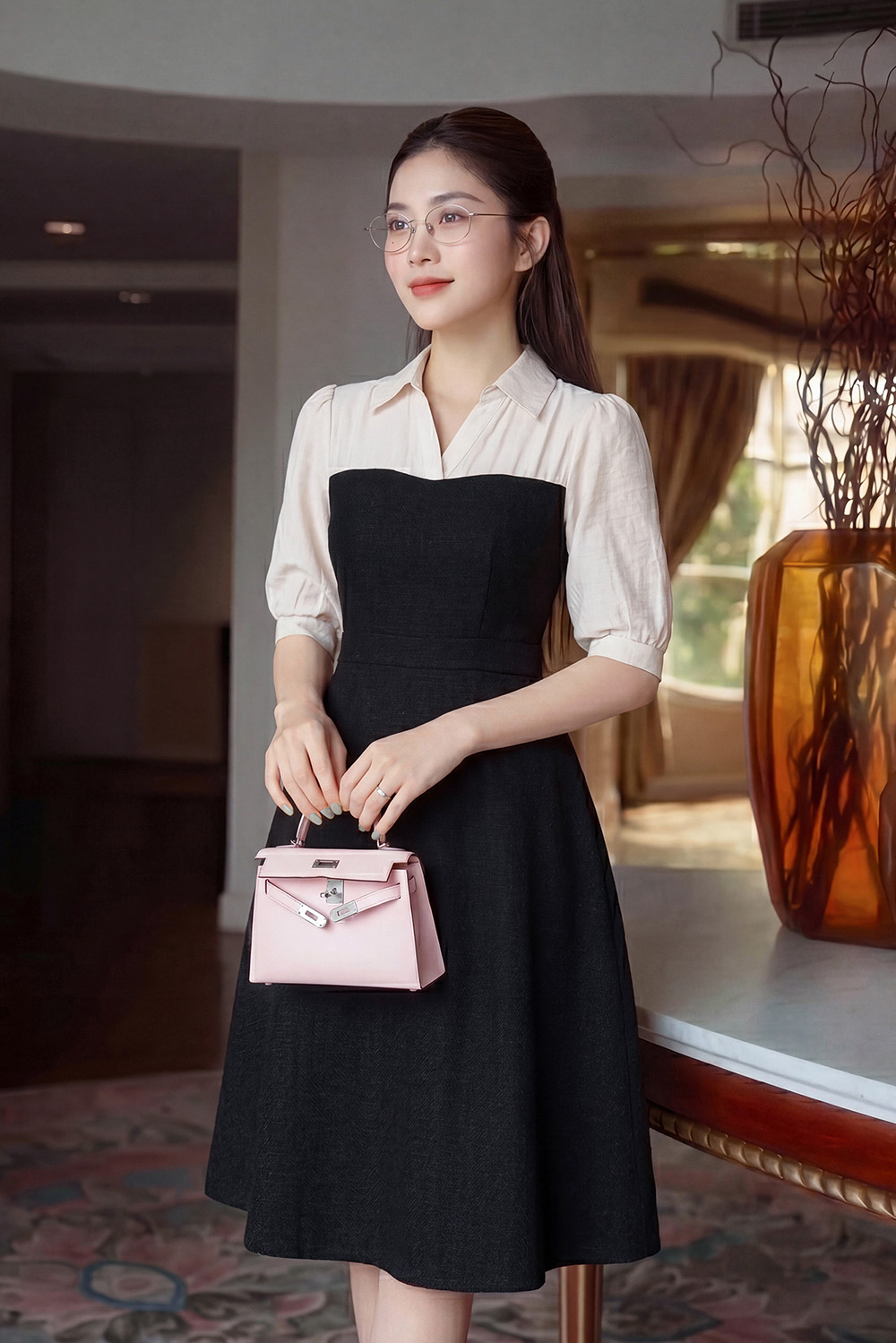 Đầm xòe đen phối kem cổ sơ mi