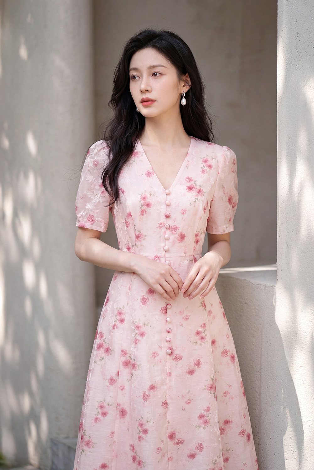 Đầm xòe hoa hồng cổ V phối nút