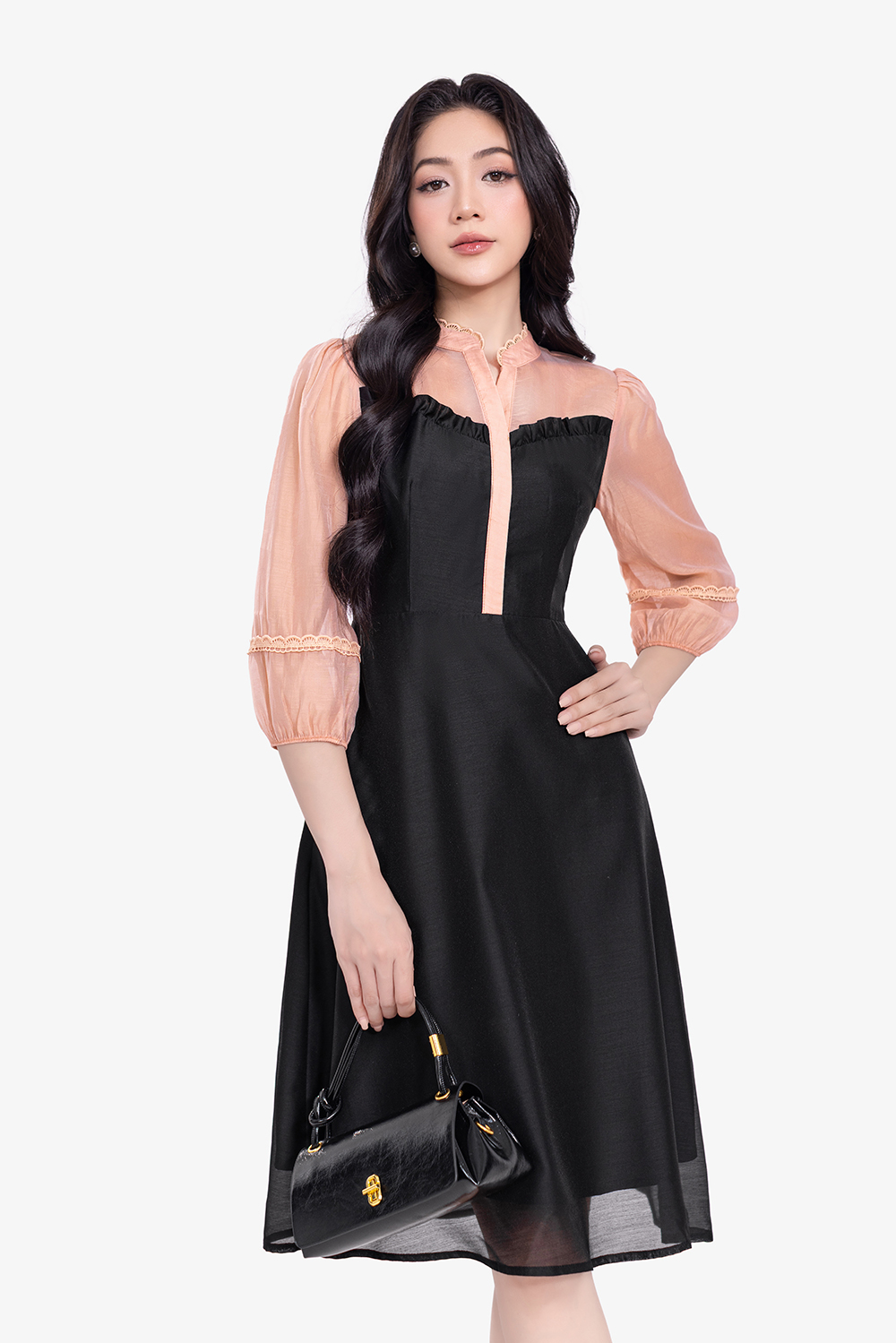 Đầm đen dáng xòe phối màu cam tay lỡ
