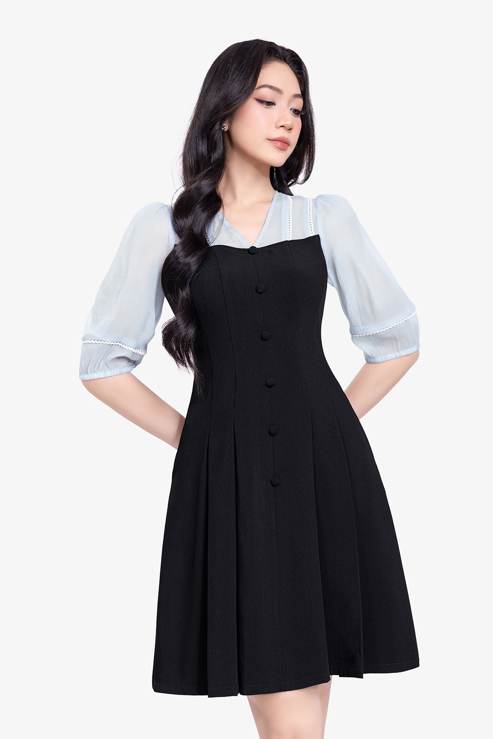 Đầm đen công sở phối màu tay lửng cổ V
