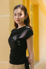 Áo thun nữ đen lệch vai phối dây rút eo