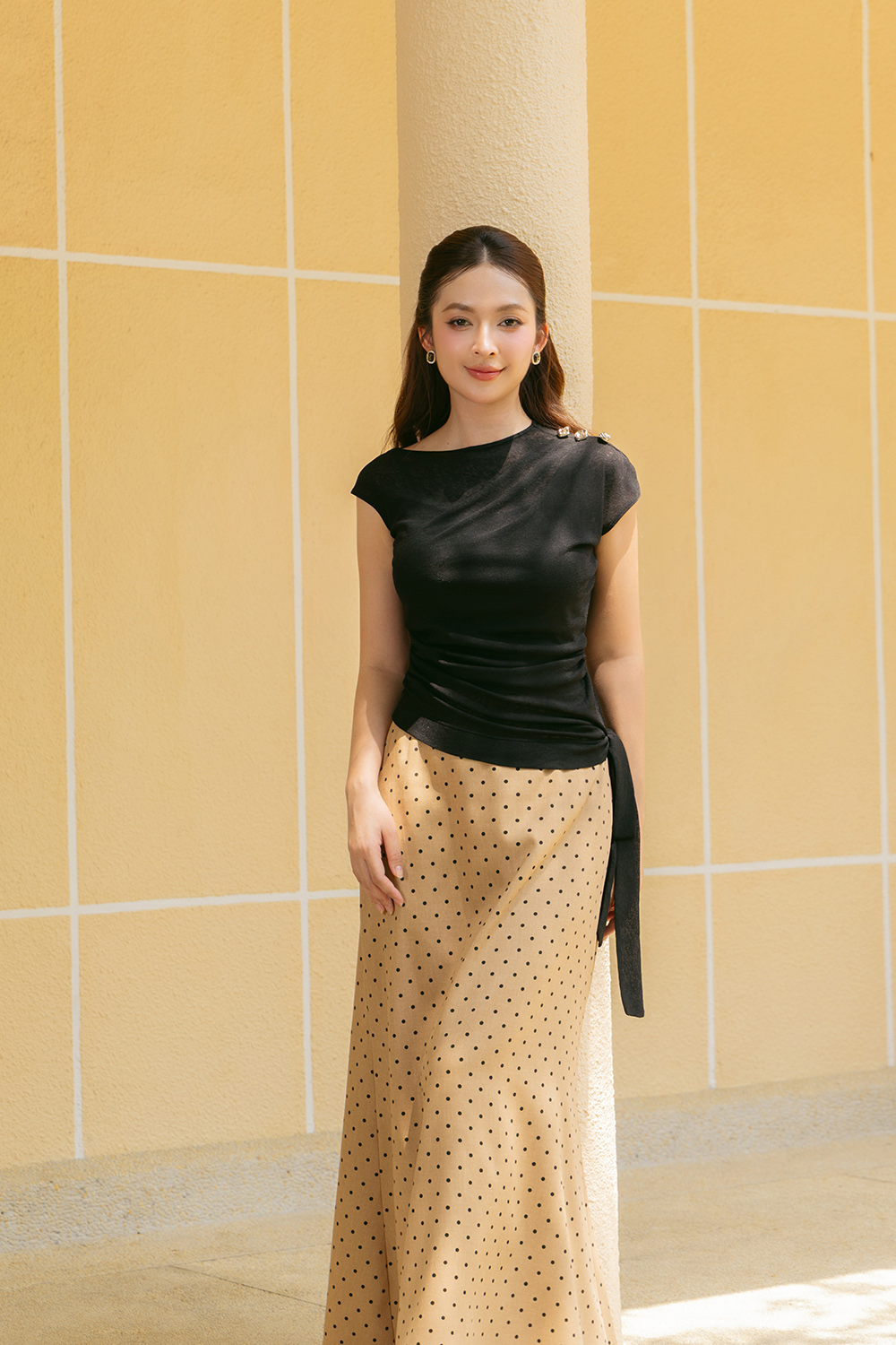 Chân váy chấm bi dáng dài màu nâu nhạt