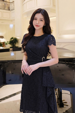 Đầm ren dáng chữ A xòe nhấn eo
