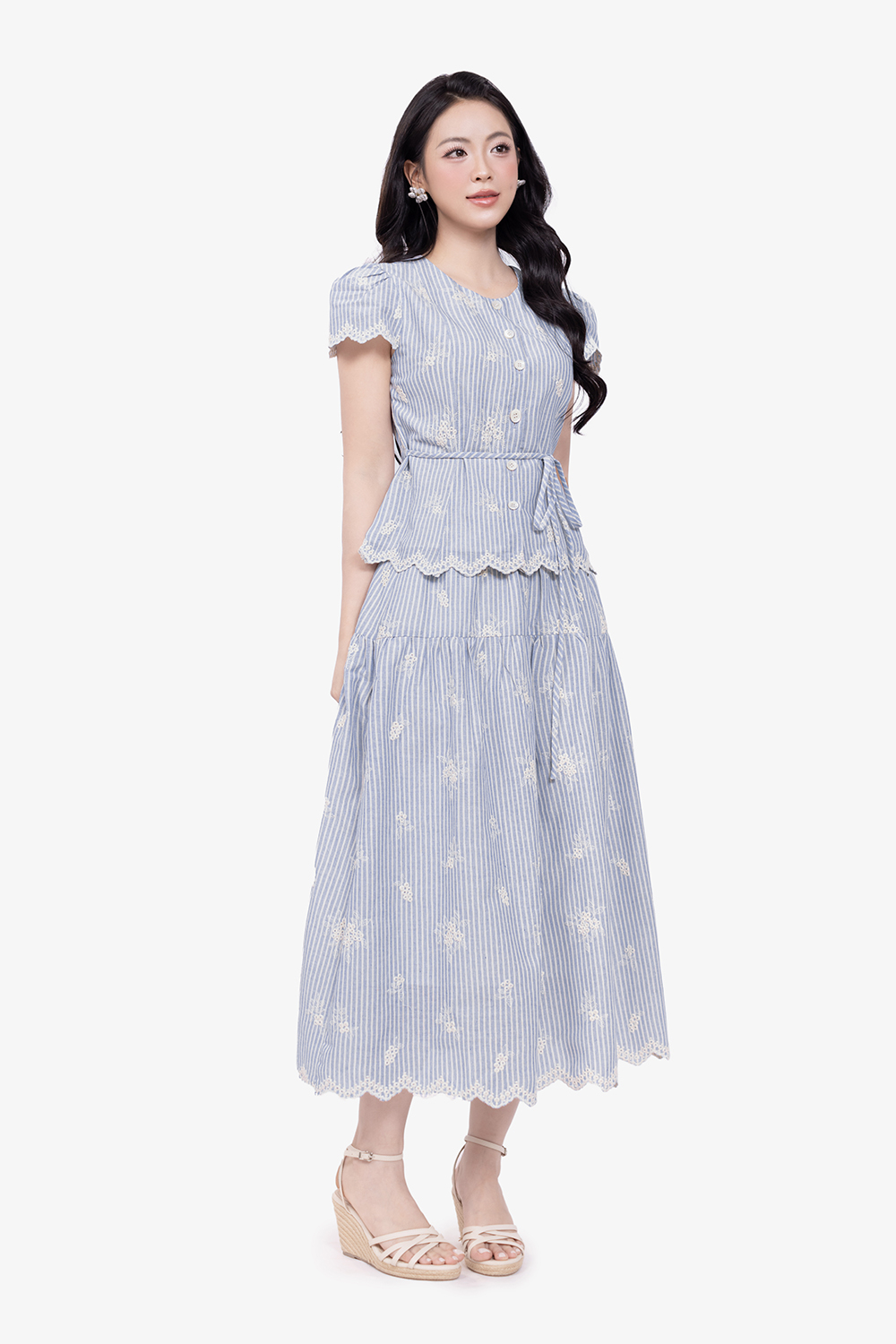 Áo kiểu linen sọc thêu phối ren