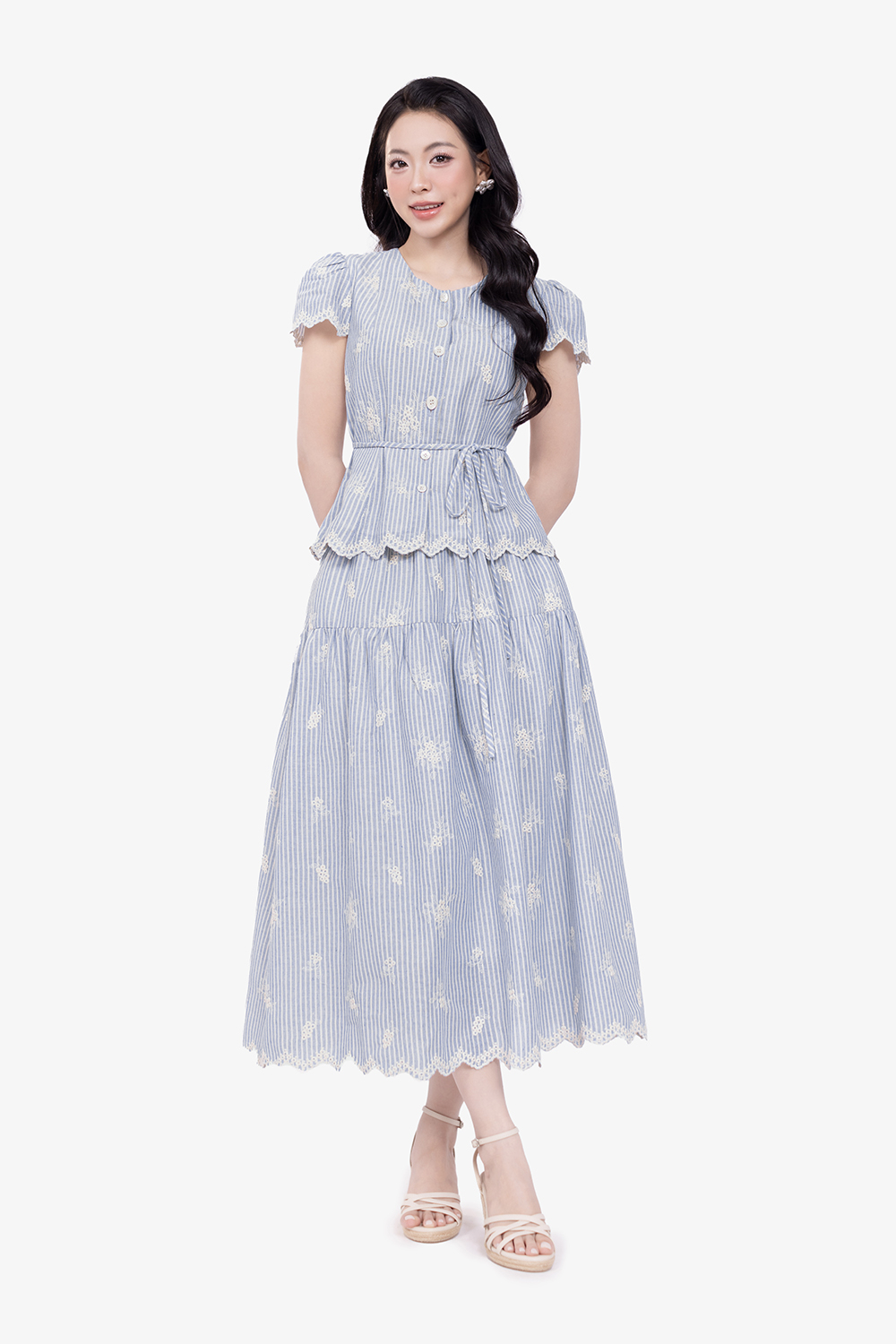 Chân váy dáng xòe linen thêu