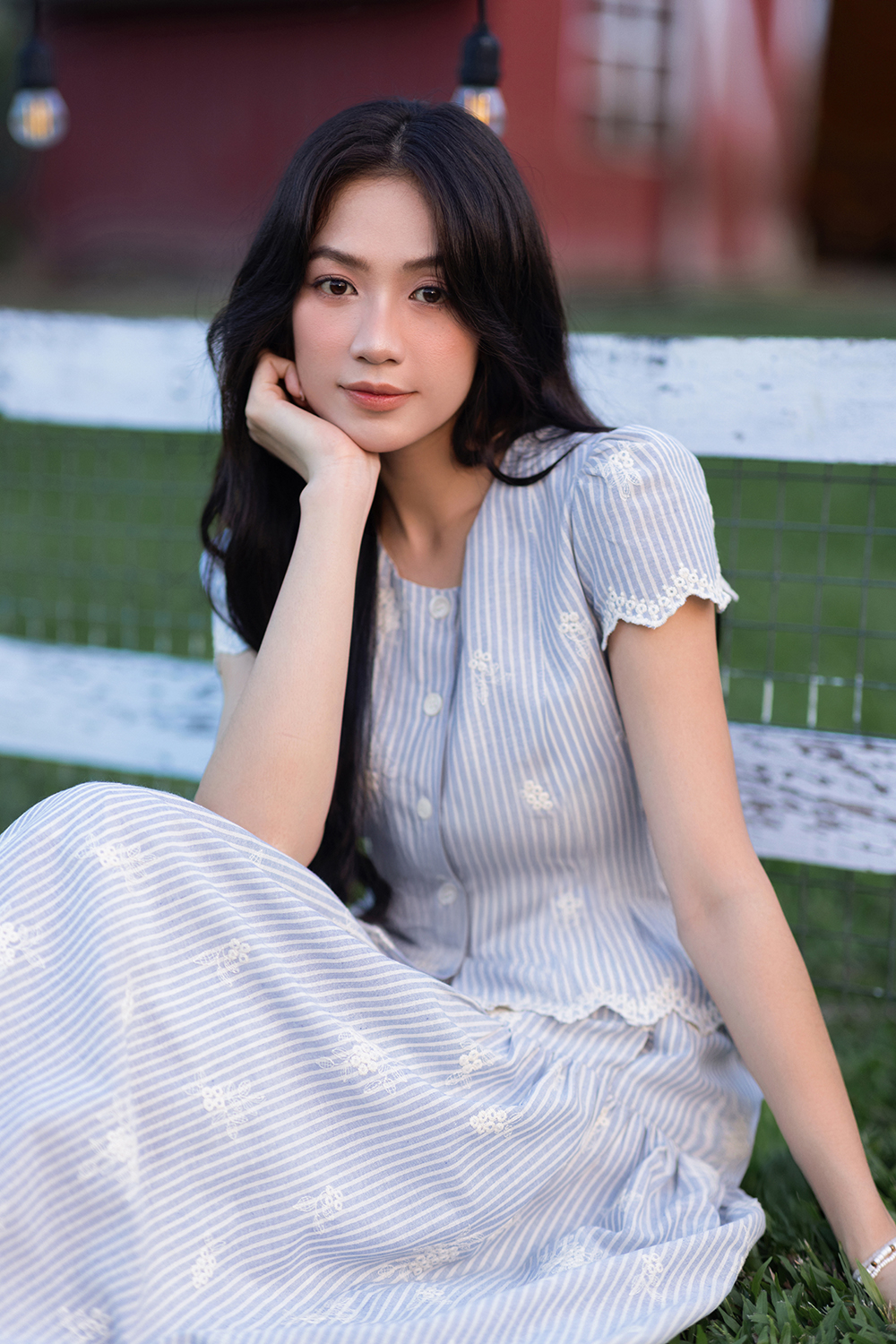 Áo kiểu linen sọc thêu phối ren
