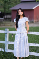 Chân váy dáng xòe linen thêu