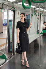 Đầm đen dáng chữ A tay cape