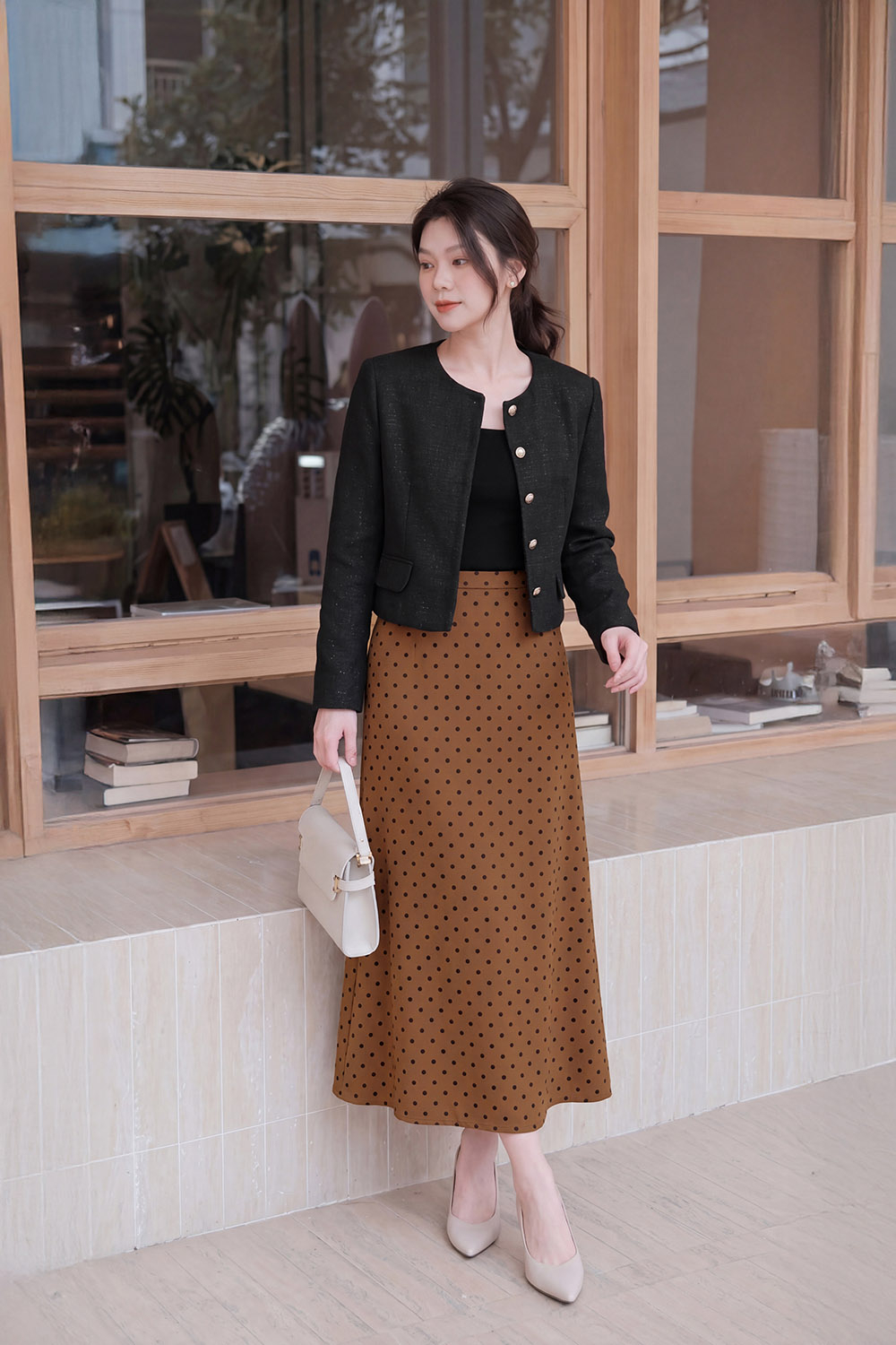 Chân váy chấm bi dáng dài màu nâu đậm