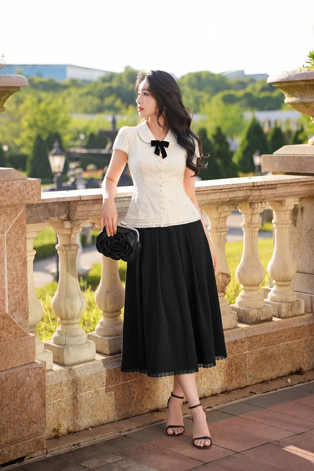 Chân váy đen dáng xòe xếp ly viền ren