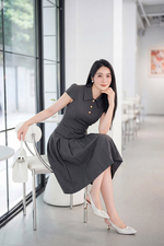 Đầm công sở dáng xòe xếp ly phối nút