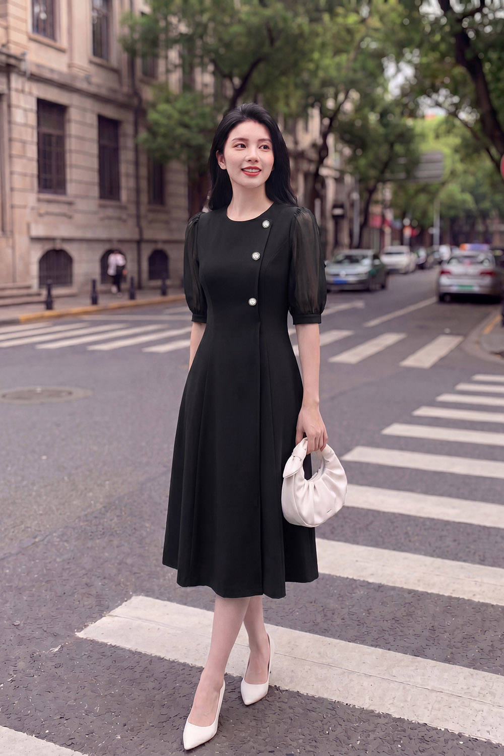 Đầm công sở màu đen phối nút tay lỡ