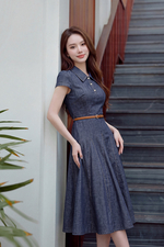 Đầm denim dáng xòe viền chỉ