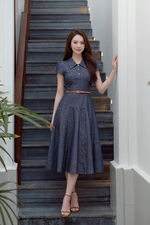 Đầm denim dáng xòe viền chỉ