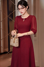 Đầm đỏ dáng xòe tay lỡ cổ đính nơ
