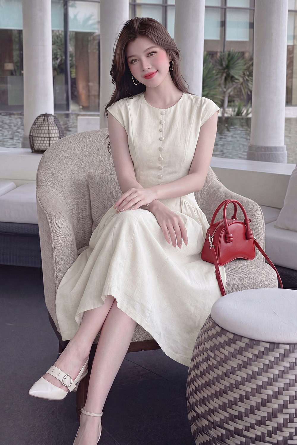 Đầm linen sát nách dáng dài phối nút