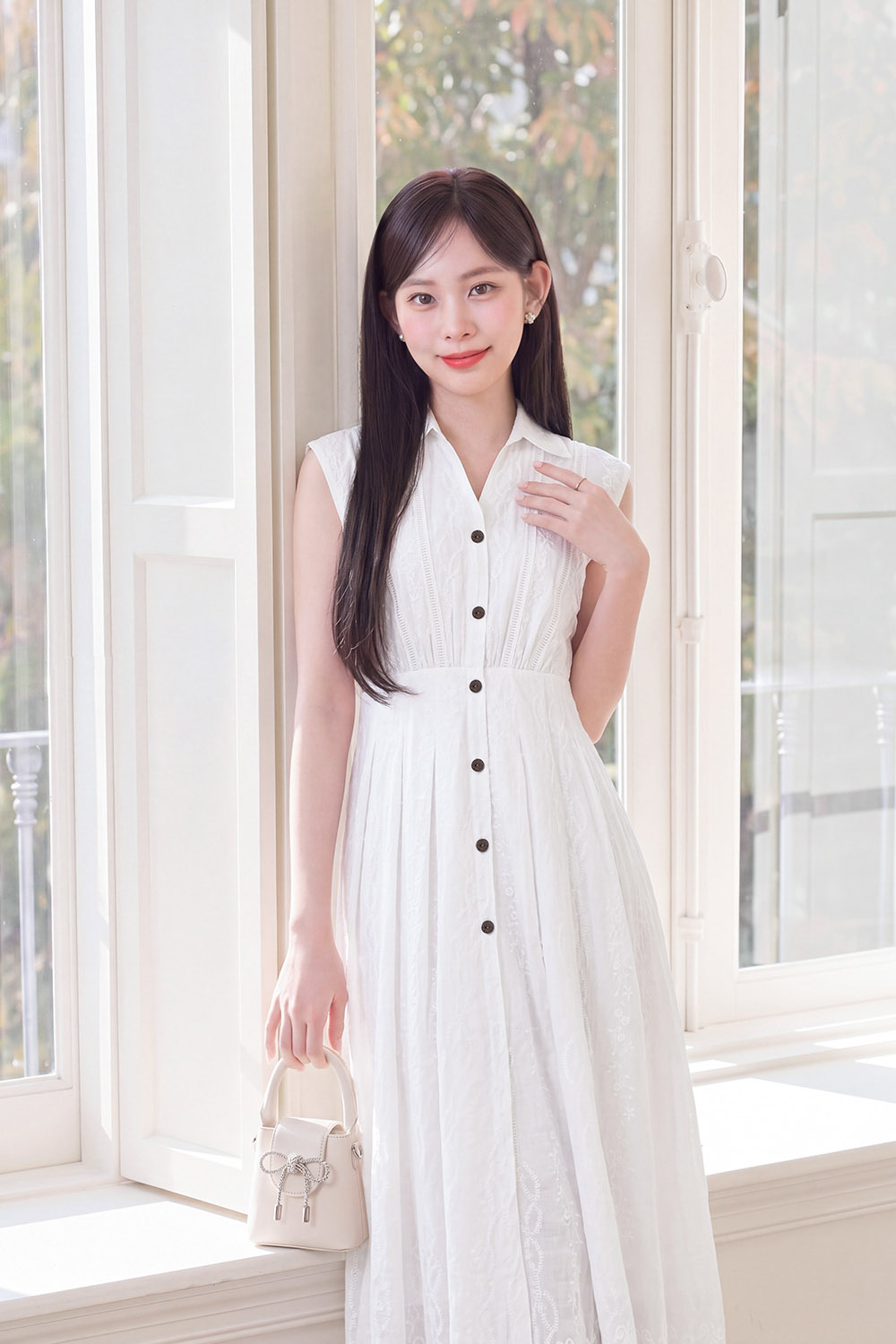 Đầm trắng sơ mi dáng xòe xếp ly eo