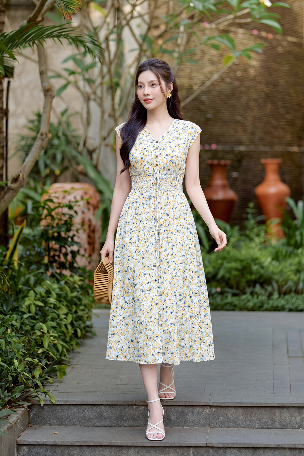 Đầm xòe hoa nhí cổ V eo bo chun