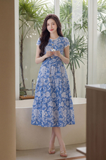 Đầm xòe xanh họa tiết hoa viền ren