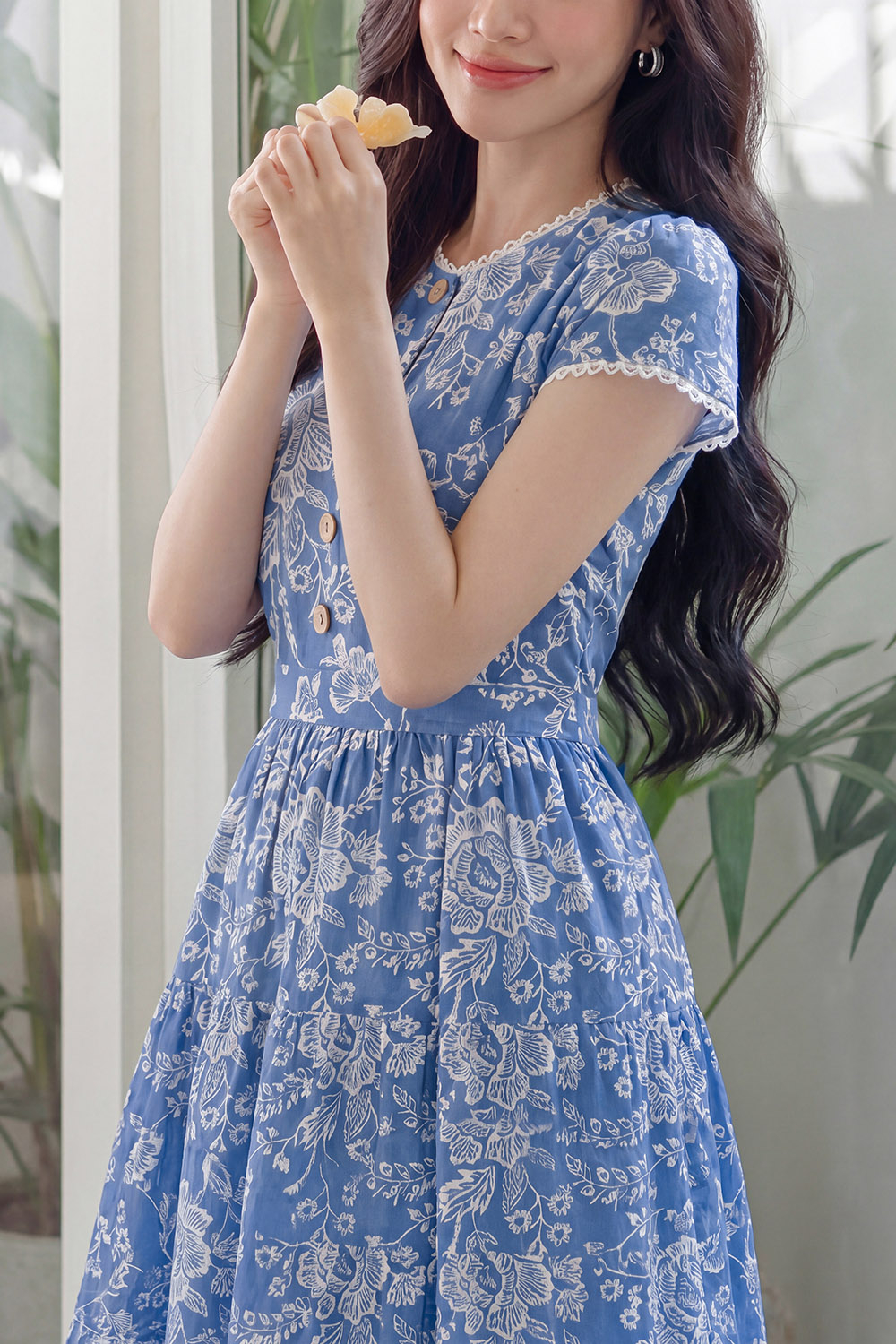Đầm xòe xanh họa tiết hoa viền ren
