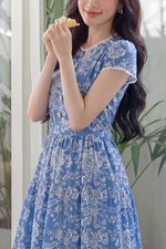 Đầm xòe xanh họa tiết hoa viền ren