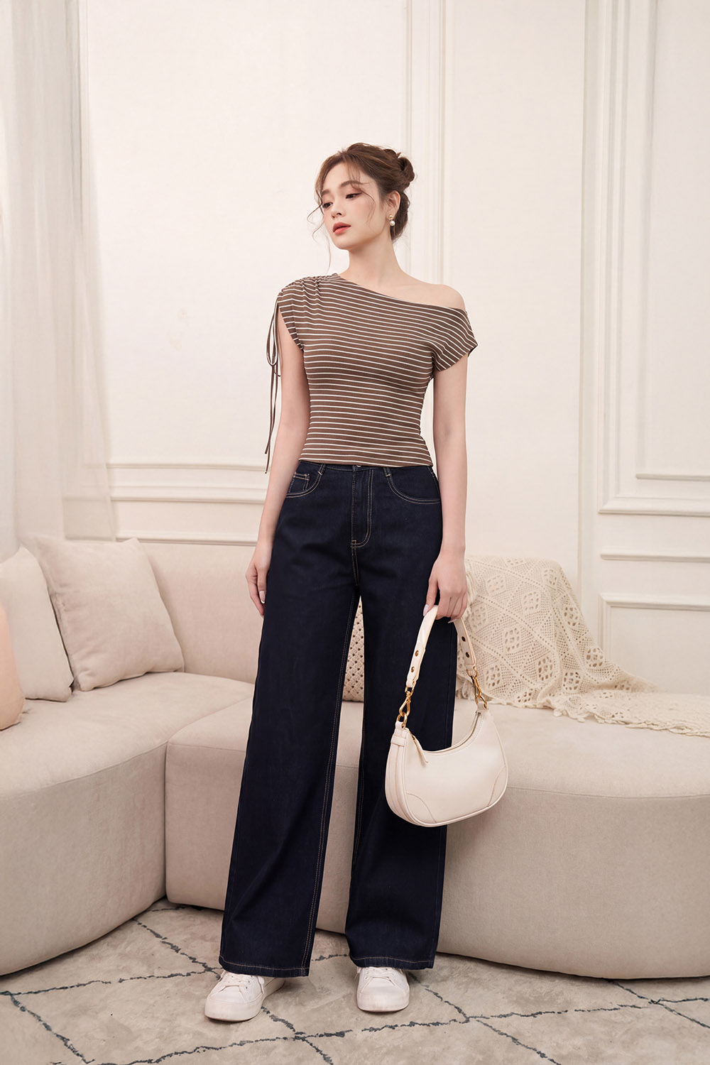 Quần jeans dáng suông màu xanh đậm
