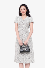Đầm tweed cổ V dáng A đính nút