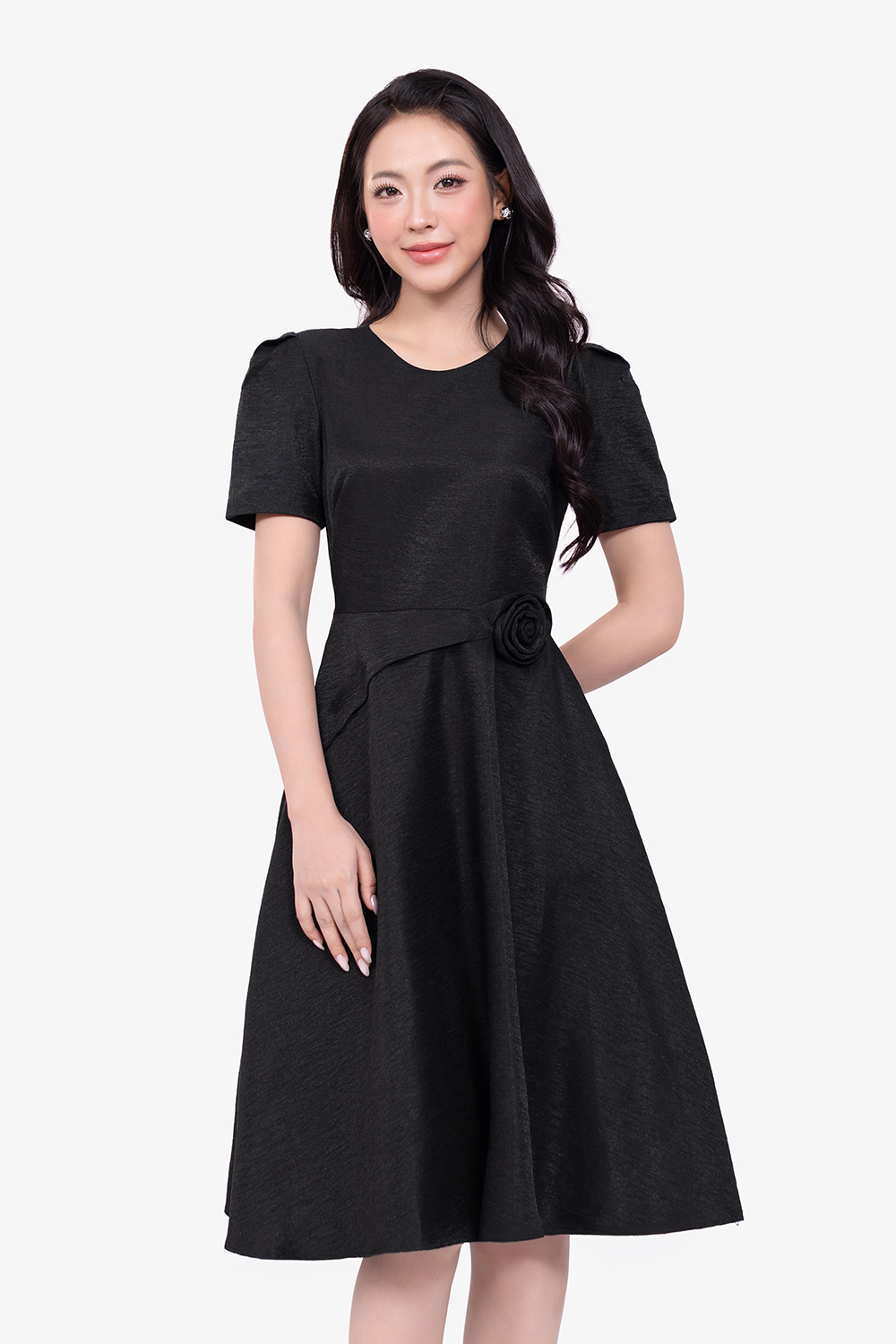 Đầm xòe tafta màu đen đính hoa