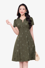 Đầm xô thêu dáng xòe cổ xẻ V