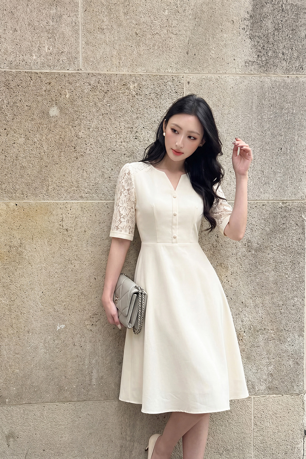 Đầm dáng xòe tay phối ren cổ cách điệu