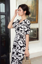 Đầm hoa dáng xòe cổ V kèm belt