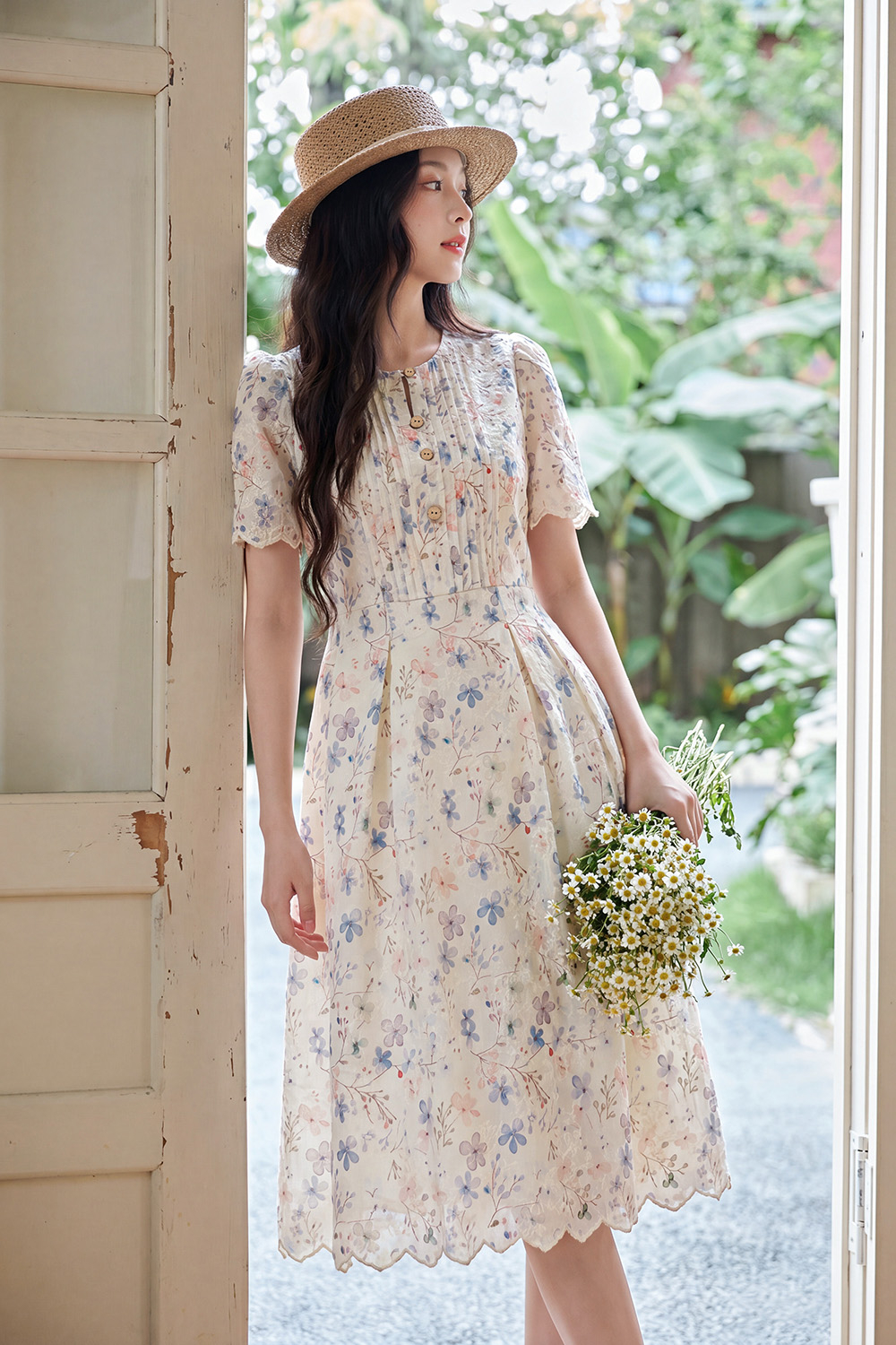 Đầm xòe hoa nhí dáng cổ tròn phối nút gỗ