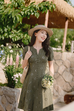 Đầm xô thêu dáng xòe cổ xẻ V