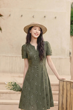 Đầm xô thêu dáng xòe cổ xẻ V