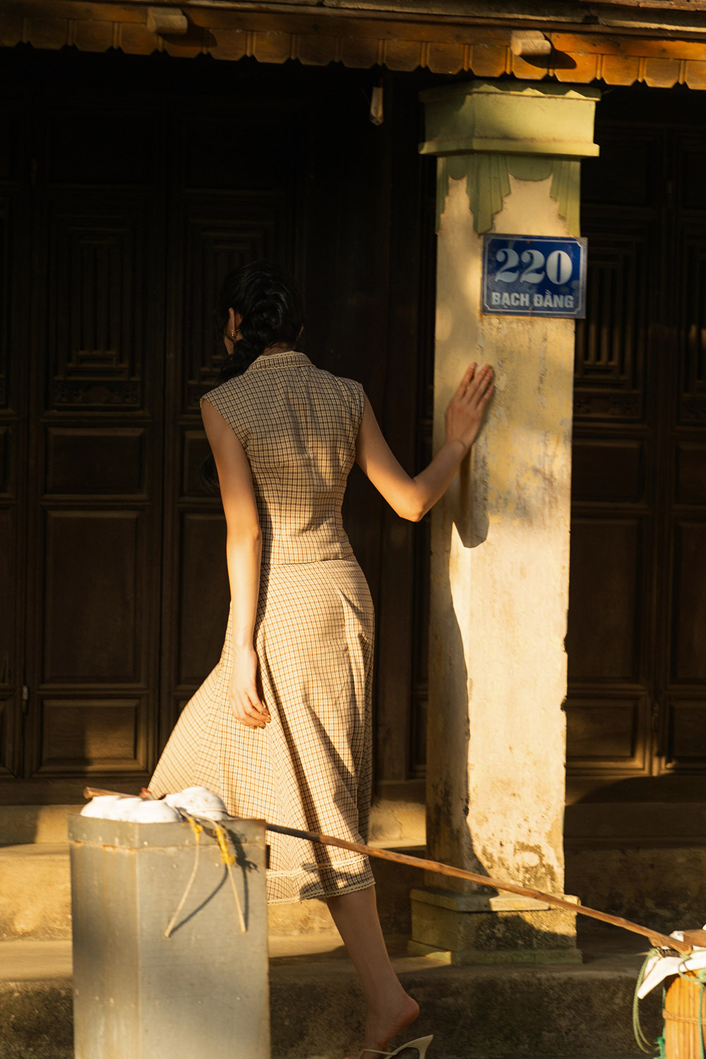 Áo gile caro cổ sen viền đăng ten