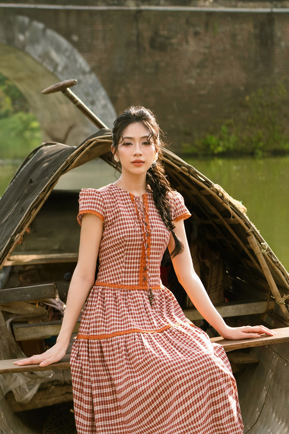 Đầm caro dáng xòe tầng phối nơ
