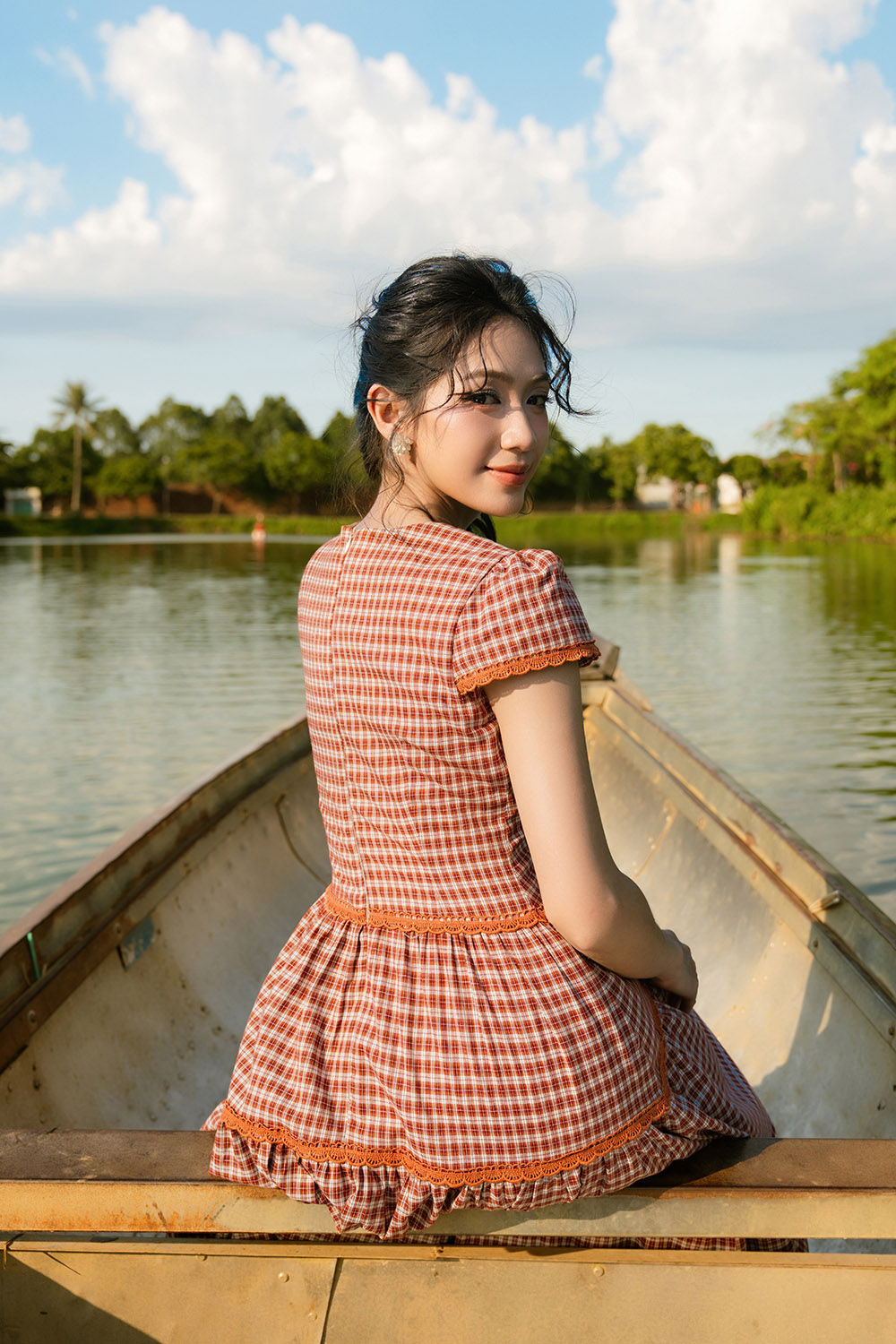 Đầm caro dáng xòe tầng phối nơ