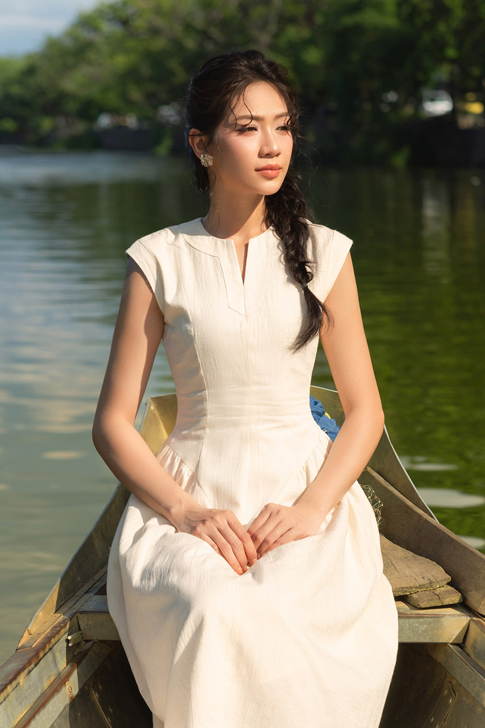 Đầm linen dáng xòe sát nách