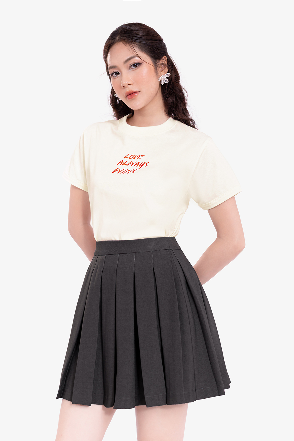Áo thun cotton cổ tròn thêu chữ