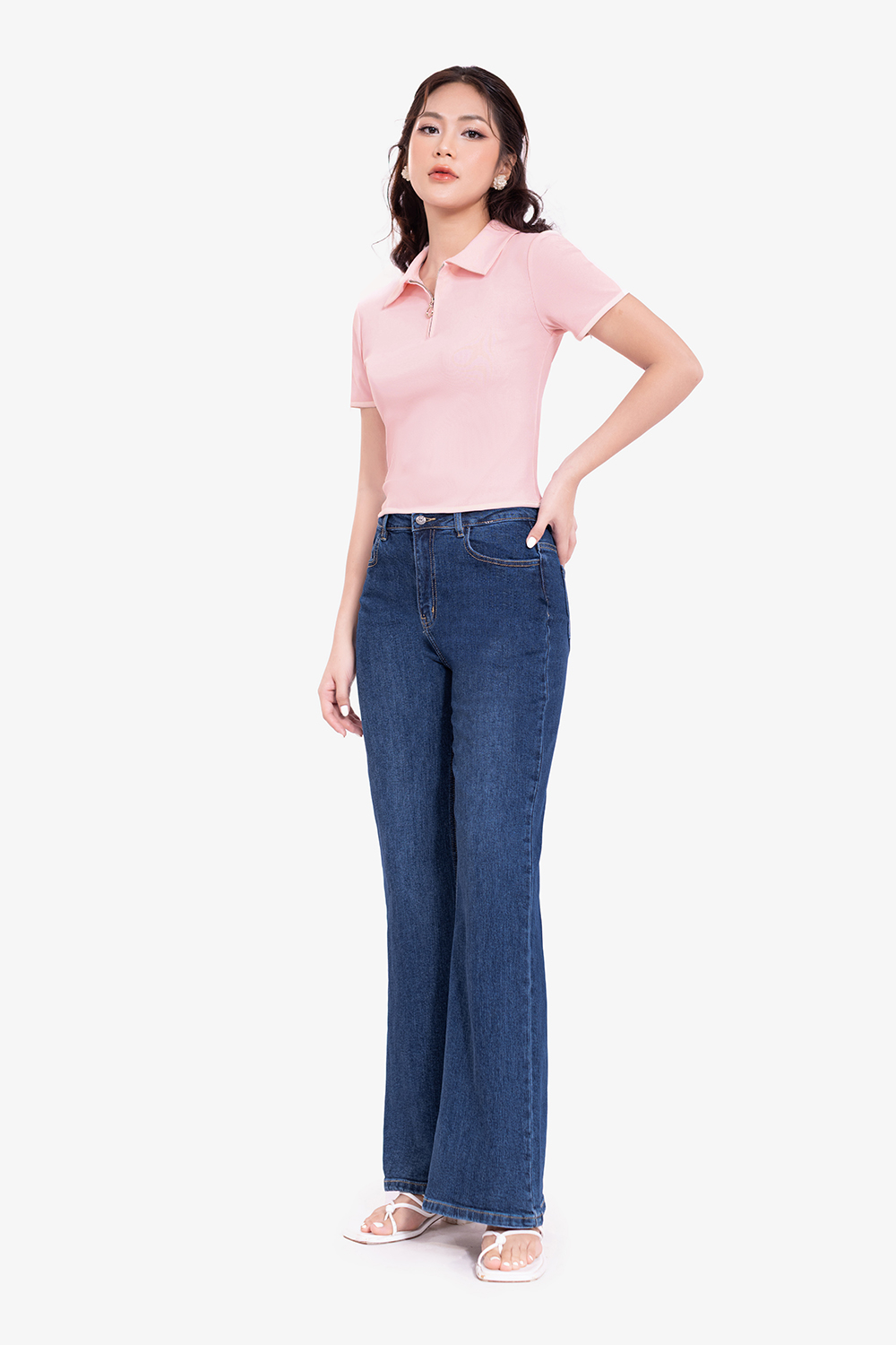 Quần jeans dài ống loe nhẹ